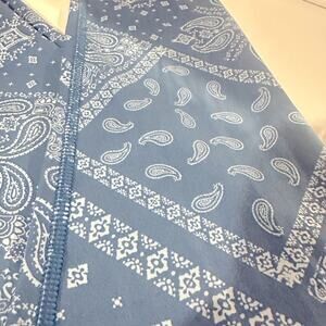 American Eagle leggings size Medium-long bandana print blue
